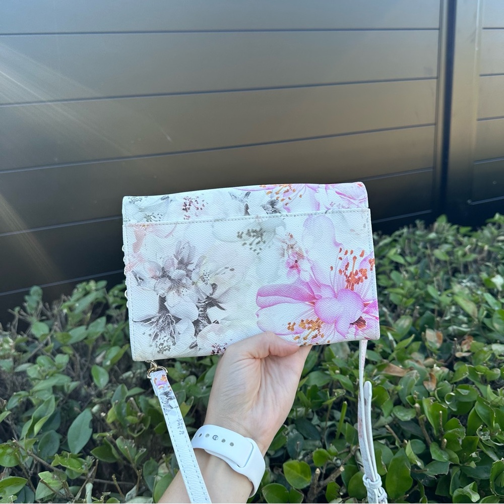 Betsey Johnson White/Gold Floral Small Crossbody Bag/Purse Adjustable Strap - Picture 2 of 5
